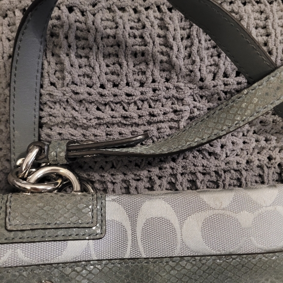 EUC- Grey Coach Large tote purse. Like New condition. - Picture 8 of 16